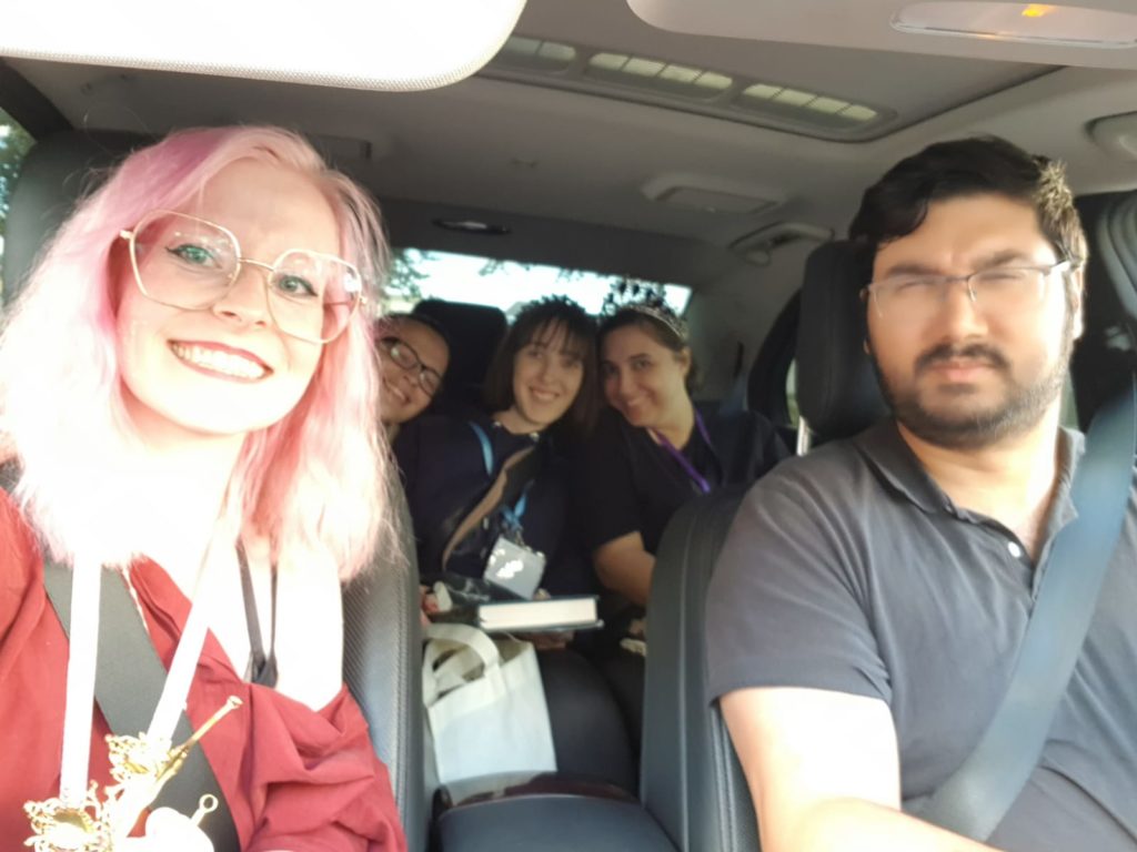 Bambusteam auf dem Heimweg von der BuchBerlin 2022 (Copyright: Das Bambusblatt)